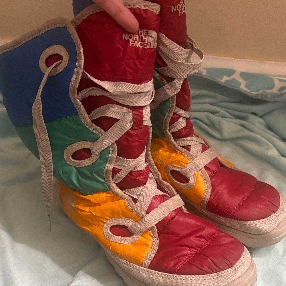 The North Face Rainbow destiny down  boots girls size 5